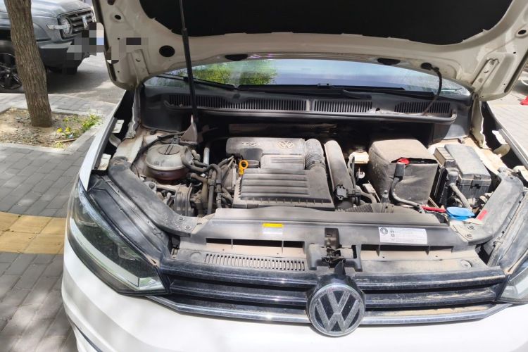 Used Volkswagen Touran 2016 Volkswagen Touran L 280TSI DSG Comfort Edition Engine Bay Right