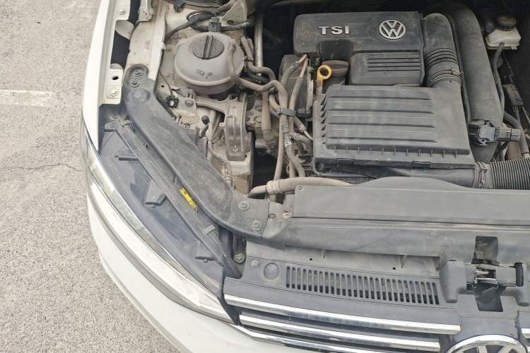 Used Volkswagen Touran 2016 Volkswagen Touran L 280TSI DSG Comfort Edition Engine Bay Right