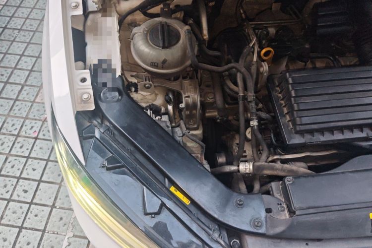 Used Volkswagen Touran 2016 Volkswagen Touran L 280TSI DSG Comfort Edition Engine Bay Right