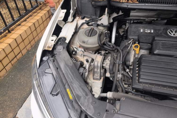 Used Volkswagen Touran 2016 Volkswagen Touran L 280TSI DSG Comfort Edition Engine Bay Right