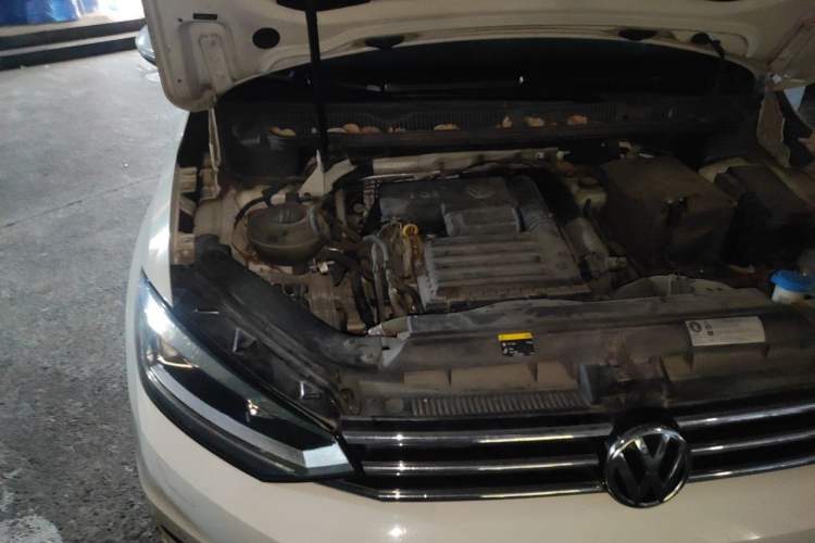Used Volkswagen Touran 2016 Volkswagen Touran L 280TSI DSG Comfort Edition Engine Bay Right
