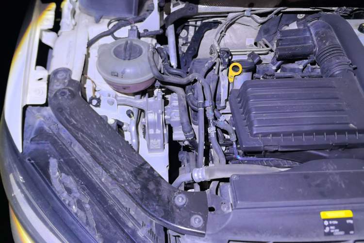 Used Volkswagen Touran 2016 Volkswagen Touran L 280TSI Manual Trend Edition Engine Bay Right