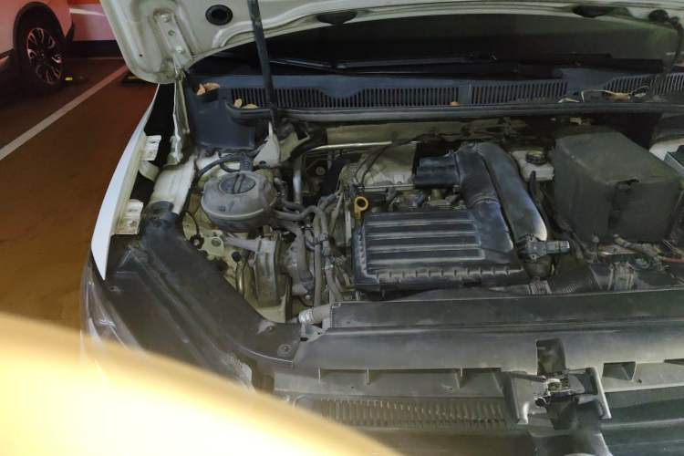 Used Volkswagen Touran 2016 Volkswagen Touran L 280TSI DSG Comfort Edition Engine Bay Right
