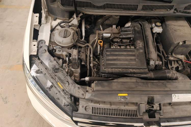 Used Volkswagen Touran 2016 Volkswagen Touran L 280TSI DSG Comfort Edition Engine Bay Right