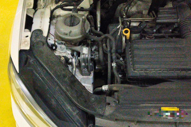 Used Volkswagen Touran 2016 Volkswagen Touran L 280TSI Manual Comfort Edition Engine Bay Right