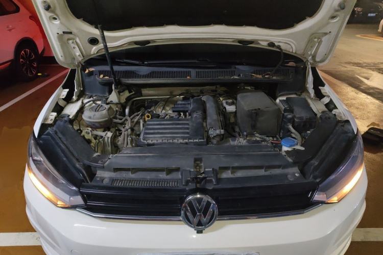 Used Volkswagen Touran 2016 Volkswagen Touran L 280TSI DSG Comfort Edition Engine Bay