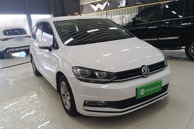 Used Volkswagen Touran 2016 Volkswagen Touran L 280TSI Manual Trend Edition Exterior 1