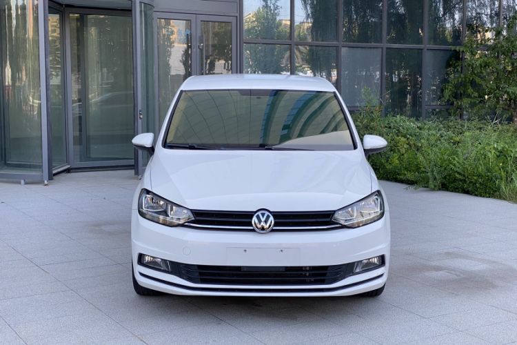 Used Volkswagen Touran 2016 Volkswagen Touran L 280TSI Manual Trend Edition Exterior 1