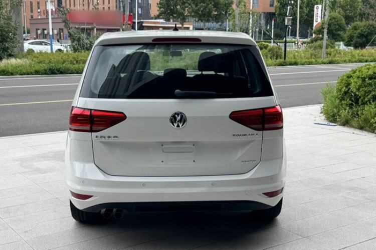 Used Volkswagen Touran 2016 Volkswagen Touran L 280TSI Manual Trend Edition Exterior 1