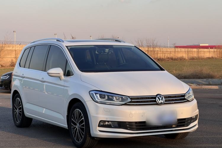 Used Volkswagen Touran 2016 Volkswagen Touran L 280TSI DSG Luxury Edition Exterior 11