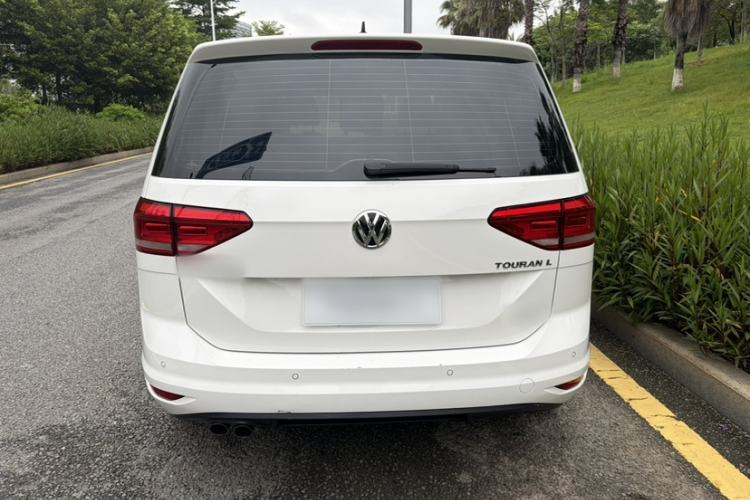 Used Volkswagen Touran 2016 Volkswagen Touran L 280TSI Manual Trend Edition Exterior 2