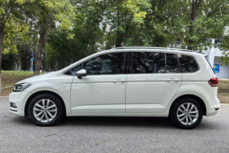 Used Volkswagen Touran 2016 Volkswagen Touran L 280TSI DSG Comfort Edition Exterior 2