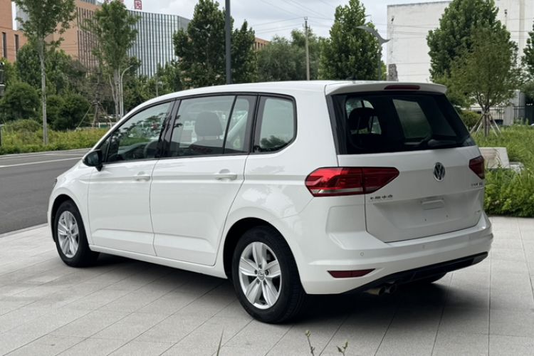 Used Volkswagen Touran 2016 Volkswagen Touran L 280TSI Manual Trend Edition Exterior 2