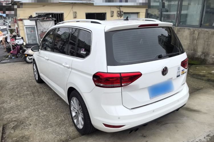 Used Volkswagen Touran 2016 Volkswagen Touran L 280TSI DSG Luxury Edition Exterior 2