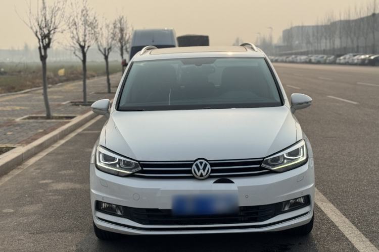 Used Volkswagen Touran 2016 Volkswagen Touran L 280TSI DSG Luxury Edition Exterior 2