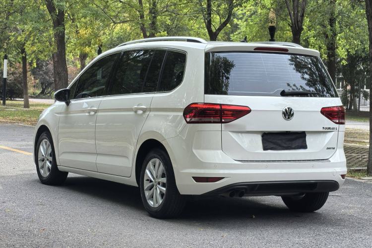 Used Volkswagen Touran 2016 Volkswagen Touran L 280TSI DSG Comfort Edition Exterior 3