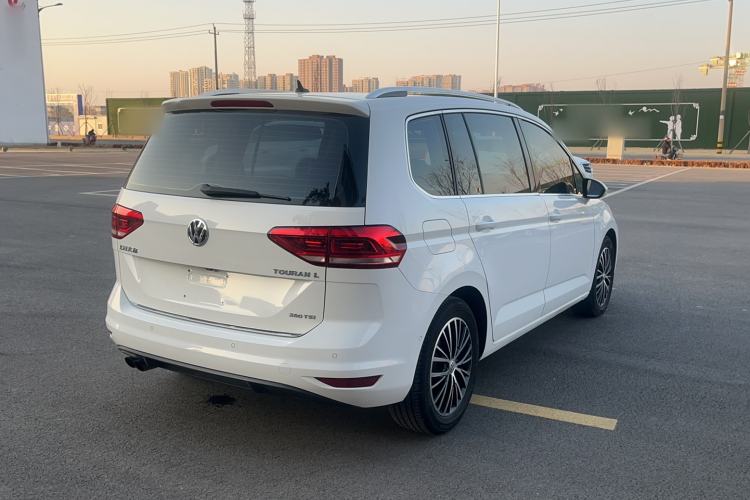 Used Volkswagen Touran 2016 Volkswagen Touran L 280TSI DSG Luxury Edition Exterior 3