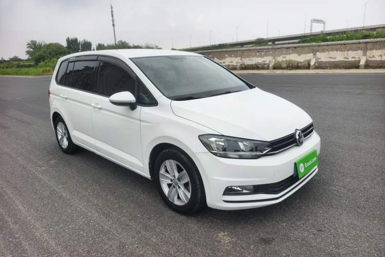 Used Volkswagen Touran 2016 Volkswagen Touran L 280TSI Manual Trend Edition Exterior 3