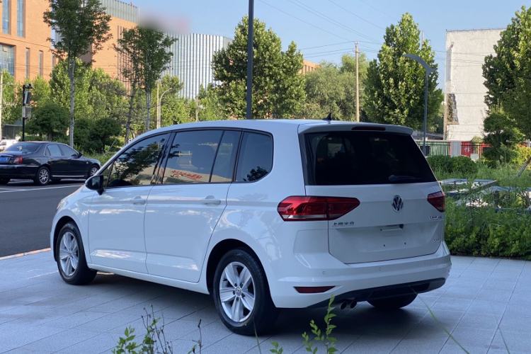 Used Volkswagen Touran 2016 Volkswagen Touran L 280TSI Manual Trend Edition Exterior 3