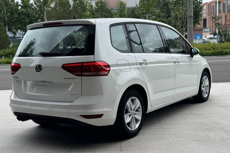 Used Volkswagen Touran 2016 Volkswagen Touran L 280TSI Manual Trend Edition Exterior 3