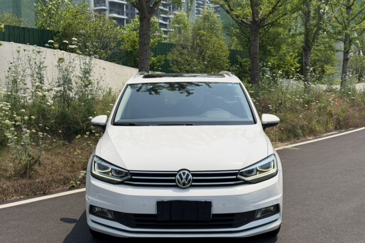 Used Volkswagen Touran 2016 Volkswagen Touran L 280TSI DSG Comfort Edition Exterior 3