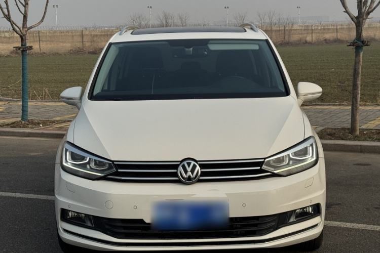Used Volkswagen Touran 2016 Volkswagen Touran L 280TSI DSG Luxury Edition Exterior 3
