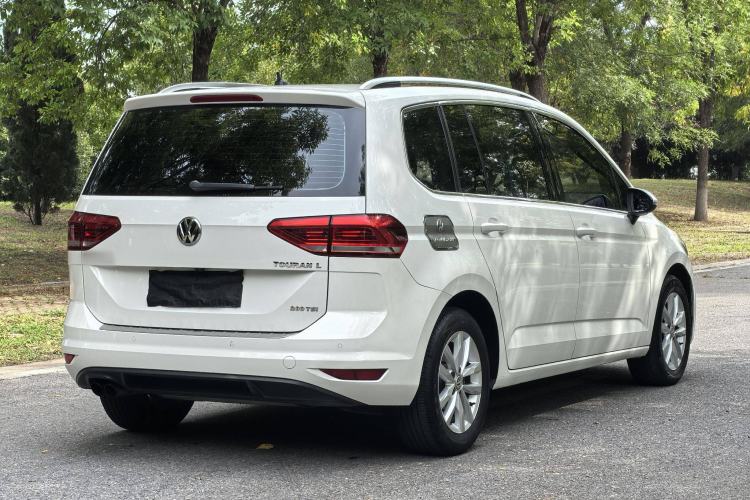 Used Volkswagen Touran 2016 Volkswagen Touran L 280TSI DSG Comfort Edition Exterior 4