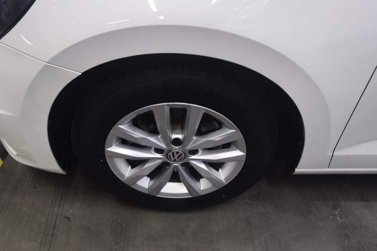 Used Volkswagen Touran 2016 Volkswagen Touran L 280TSI DSG Comfort Edition Exterior 4