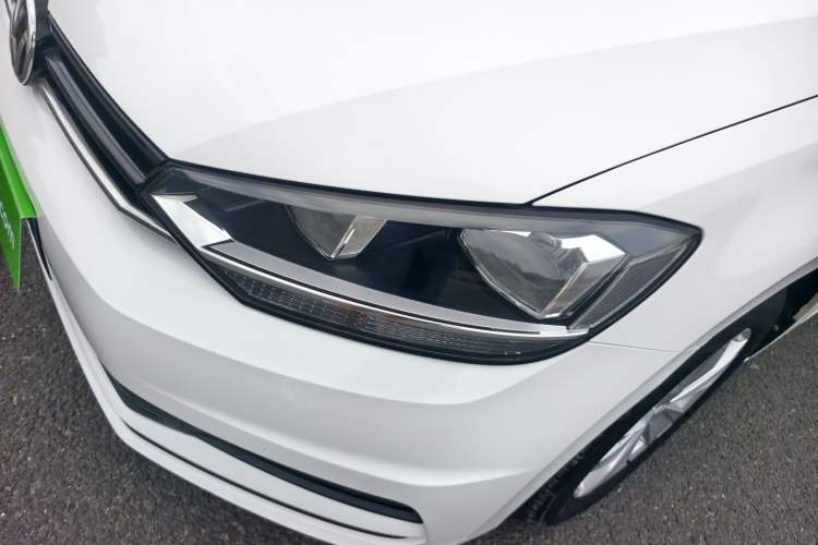 Used Volkswagen Touran 2016 Volkswagen Touran L 280TSI Manual Trend Edition Exterior 4