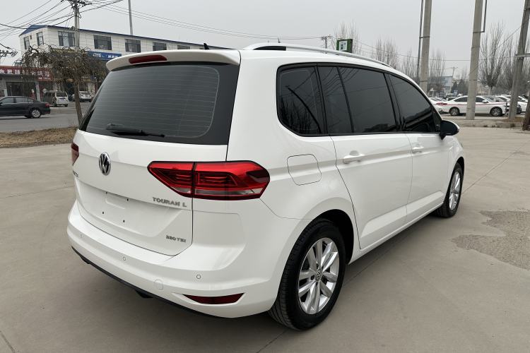 Used Volkswagen Touran 2016 Volkswagen Touran L 280TSI DSG Comfort Edition Exterior 5