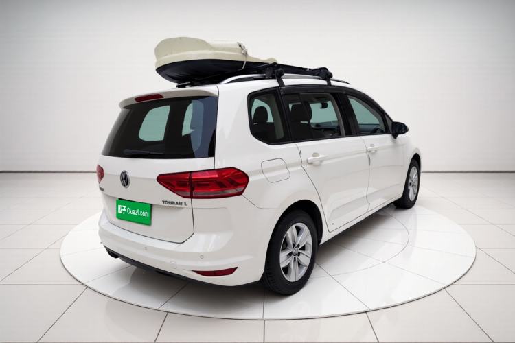 Used Volkswagen Touran 2016 Volkswagen Touran L 280TSI Manual Trend Edition Exterior 5