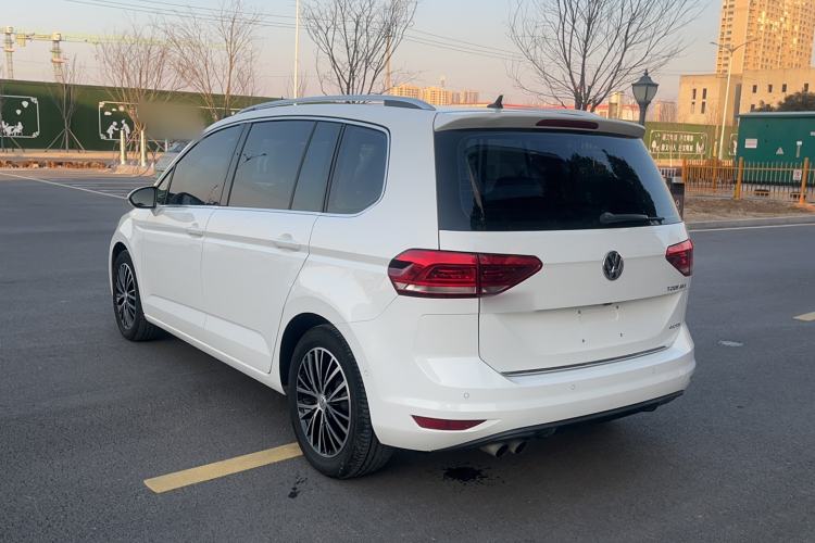 Used Volkswagen Touran 2016 Volkswagen Touran L 280TSI DSG Luxury Edition Exterior 5