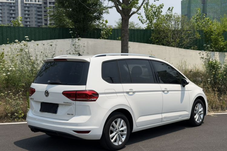 Used Volkswagen Touran 2016 Volkswagen Touran L 280TSI DSG Comfort Edition Exterior 5