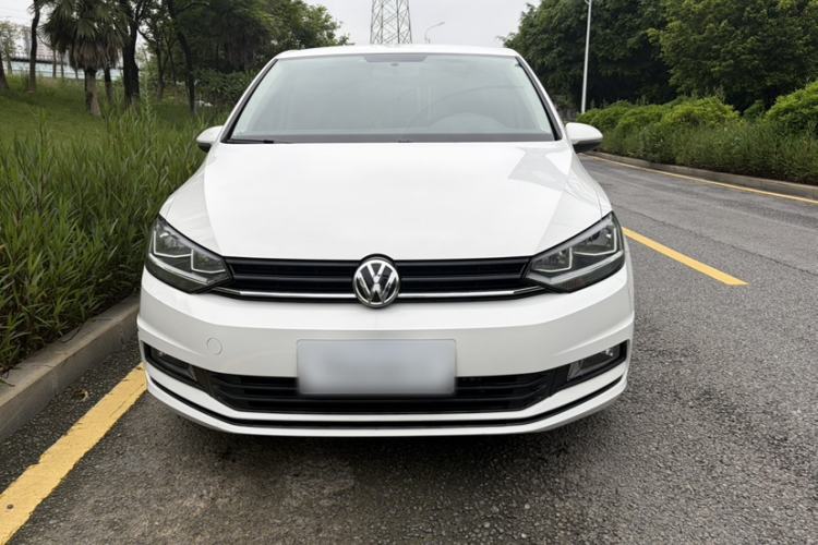 Used Volkswagen Touran 2016 Volkswagen Touran L 280TSI Manual Trend Edition Exterior 6