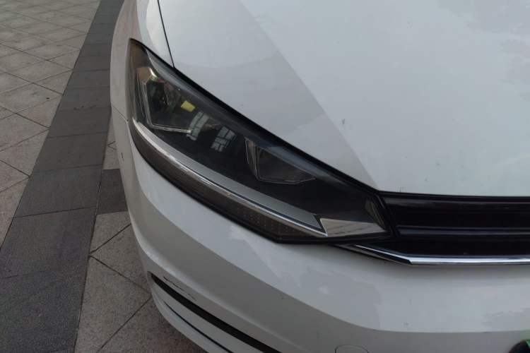 Used Volkswagen Touran 2016 Volkswagen Touran L 280TSI Manual Trend Edition Exterior 6