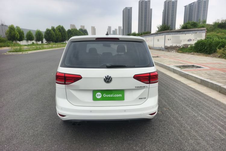 Used Volkswagen Touran 2016 Volkswagen Touran L 280TSI Manual Trend Edition Exterior 7