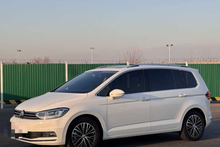 Used Volkswagen Touran 2016 Volkswagen Touran L 280TSI DSG Luxury Edition Exterior 8
