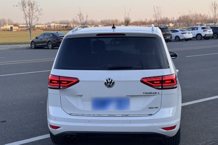 Used Volkswagen Touran 2016 Volkswagen Touran L 280TSI DSG Luxury Edition Exterior 9