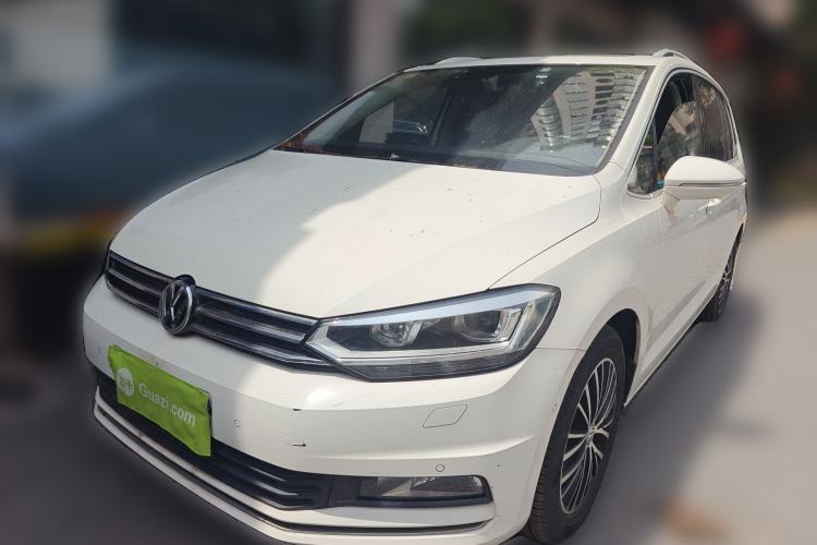 Used Volkswagen Touran 2016 Volkswagen Touran L 280TSI DSG Luxury Edition Front Left 45 Deg