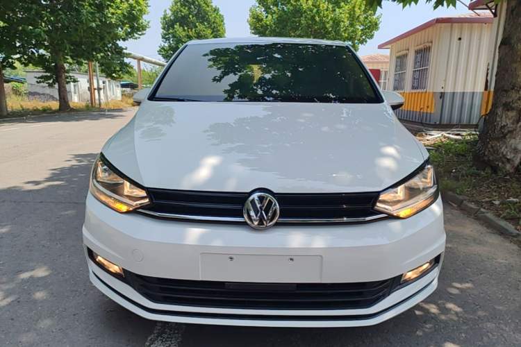 Used Volkswagen Touran 2016 Volkswagen Touran L 280TSI Manual Trend Edition Front