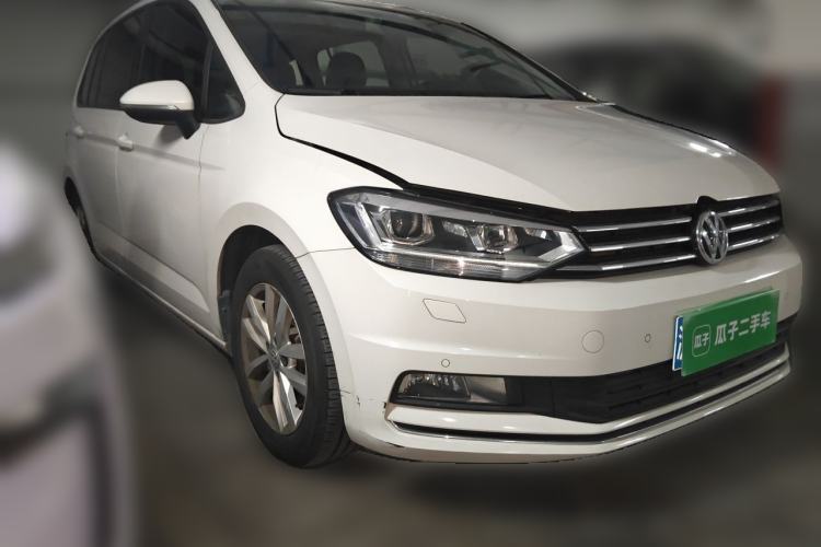 Used Volkswagen Touran 2016 Volkswagen Touran L 280TSI DSG Comfort Edition Front Right 45 Deg