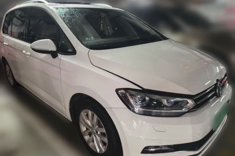 Used Volkswagen Touran 2016 Volkswagen Touran L 280TSI DSG Comfort Edition Front Right 45 Deg