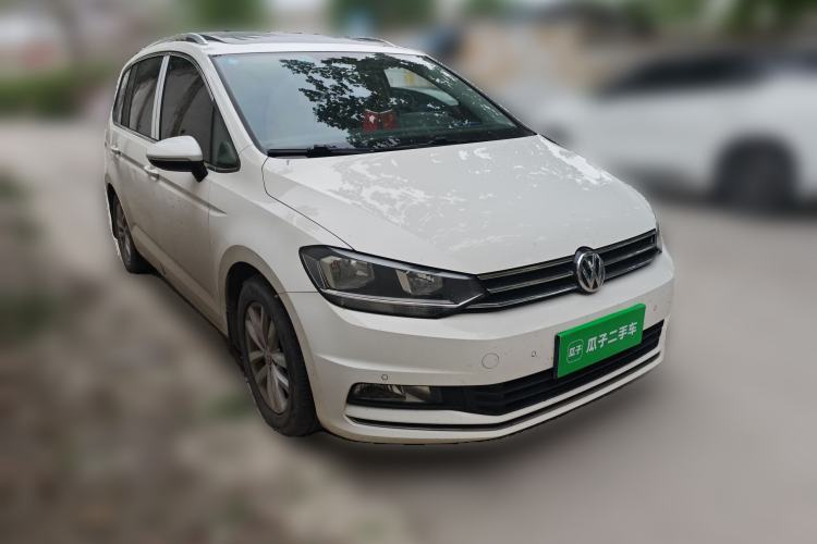 Used Volkswagen Touran 2016 Volkswagen Touran L 280TSI DSG Comfort Edition Front Right 45 Deg