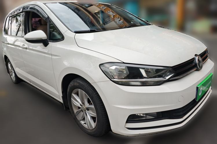 Used Volkswagen Touran 2016 Volkswagen Touran L 280TSI Manual Trend Edition Front Right 45 Deg