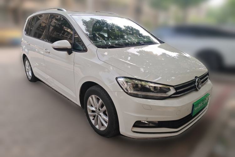 Used Volkswagen Touran 2016 Volkswagen Touran L 280TSI DSG Comfort Edition Front Right 45 Deg