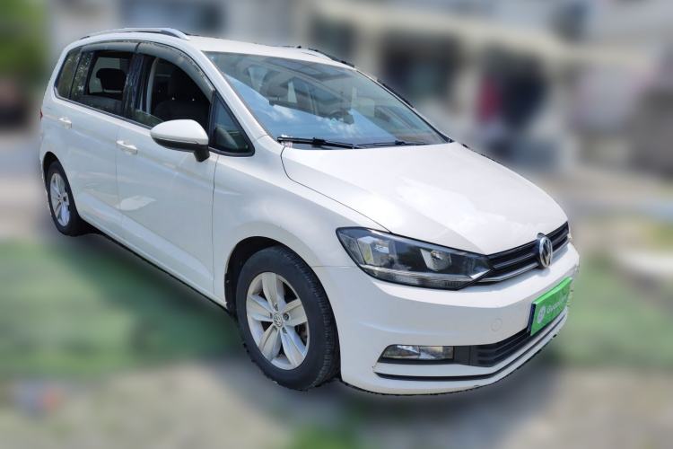 Used Volkswagen Touran 2016 Touran L 280TSI DSG Style Edition Front Right 45 Deg