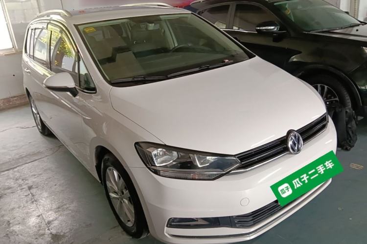Used Volkswagen Touran 2016 Volkswagen Touran L 280TSI DSG Comfort Edition Front Right 45 Deg