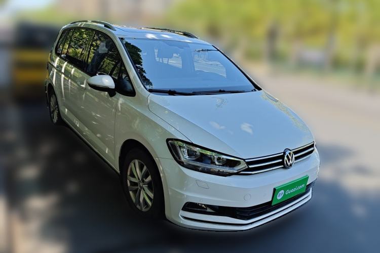 Used Volkswagen Touran 2016 Volkswagen Touran L 280TSI DSG Comfort Edition Front Right 45 Deg