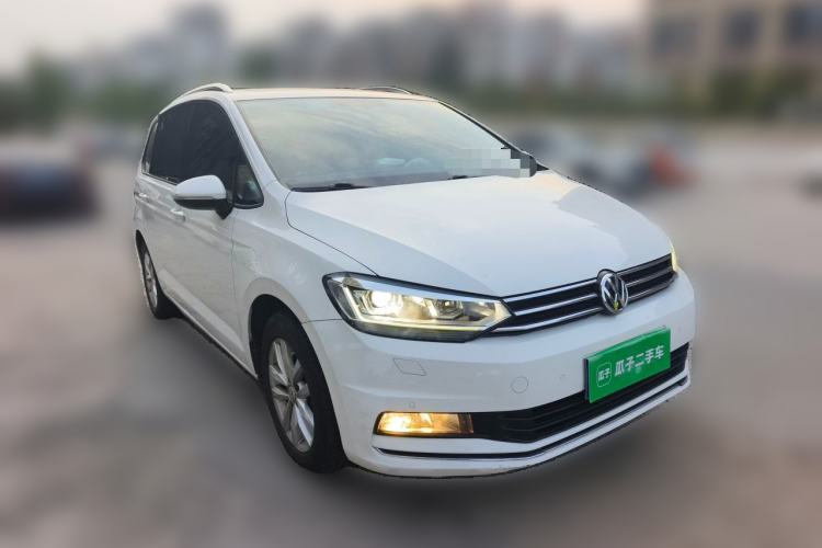 Used Volkswagen Touran 2016 Volkswagen Touran L 280TSI DSG Comfort Edition Front Right 45 Deg