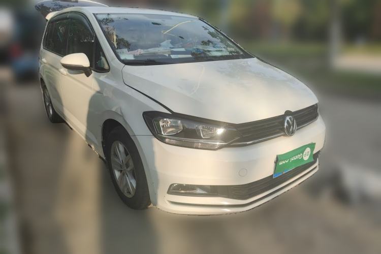 Used Volkswagen Touran 2016 Volkswagen Touran L 280TSI Manual Trend Edition Front Right 45 Deg